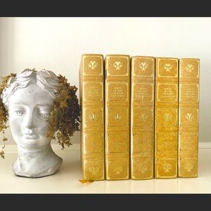 Vintage set of poetry books 
Beautiful set to add to your home